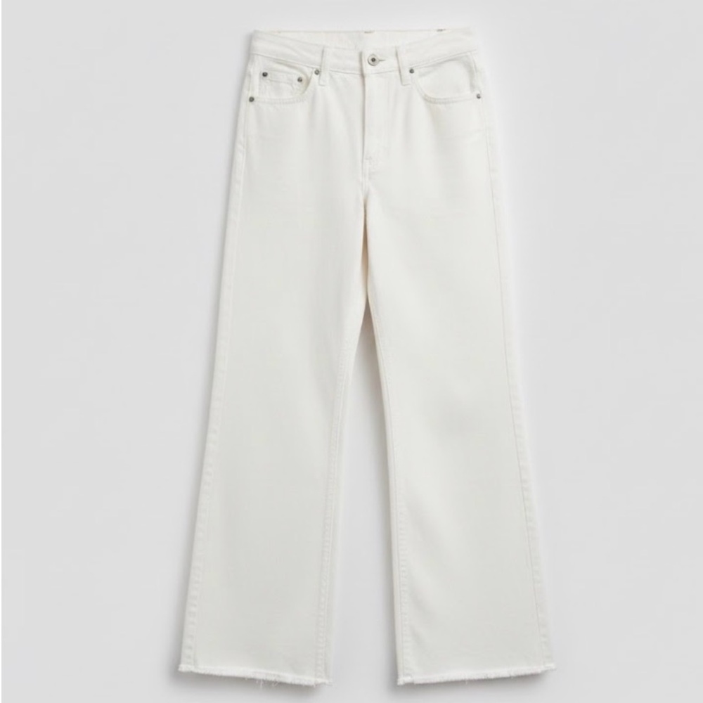Zara Women's high-waisted Marine Flare White Jeans size 28 US 6